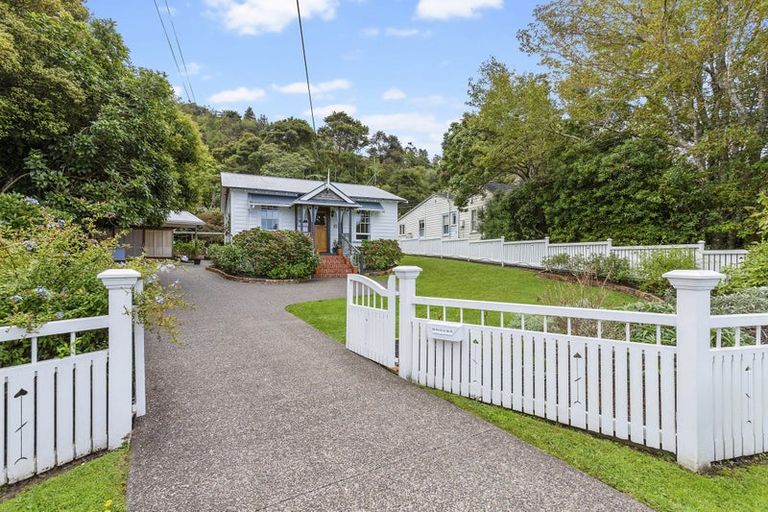 Photo of property in 15 Huia Road, Titirangi, Auckland, 0604