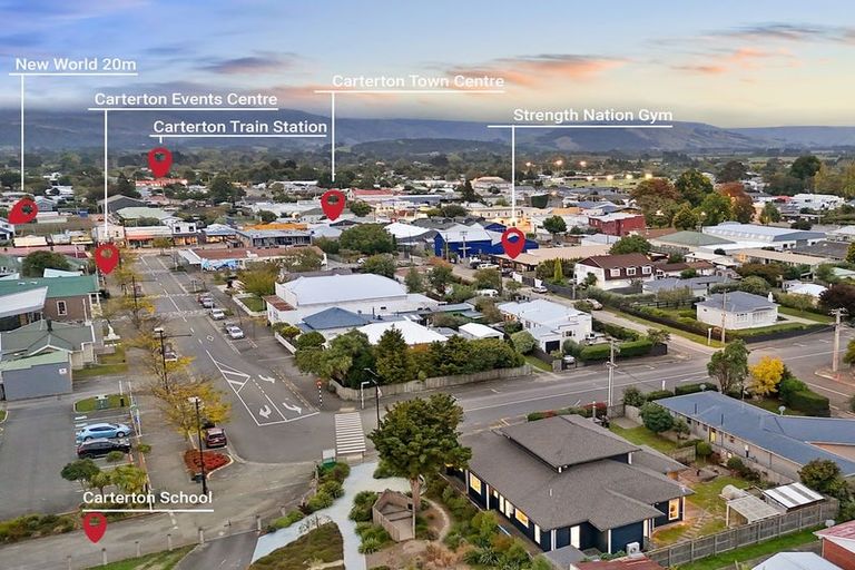 Photo of property in 2 Dixon Street, Carterton, 5713