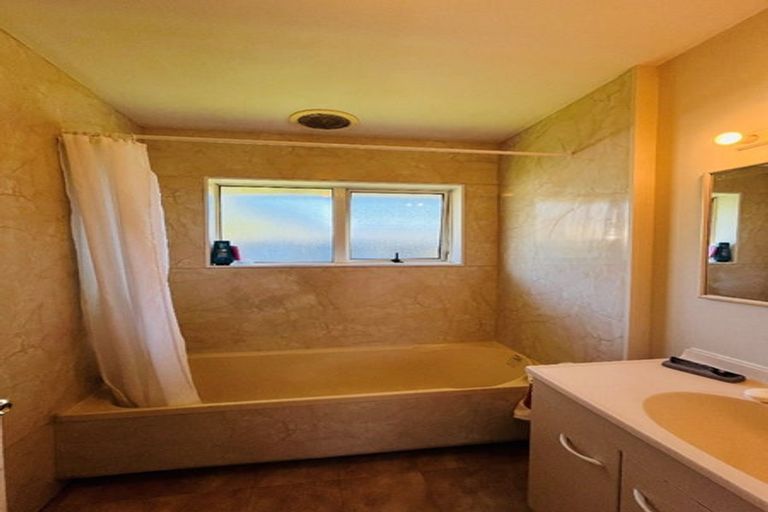Photo of property in 1/11 Hollyford Avenue, Bryndwr, Christchurch, 8053