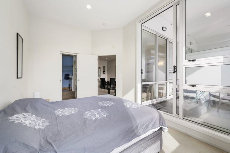 Photo of property in Stadium Garden Flats, 205/107 Thorndon Quay, Pipitea, Wellington, 6011