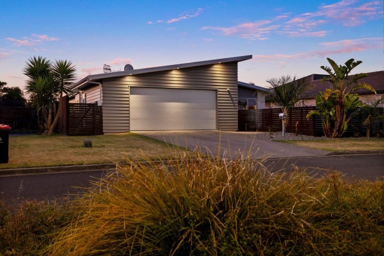 Photo of property in 6 Coutts Street, Papamoa Beach, Papamoa, 3118