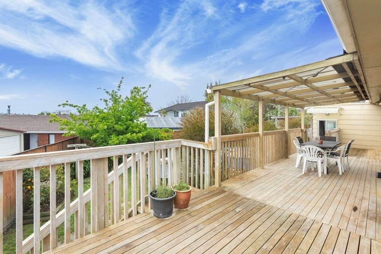 Photo of property in 11 Denver Avenue, Sunnyvale, Auckland, 0612