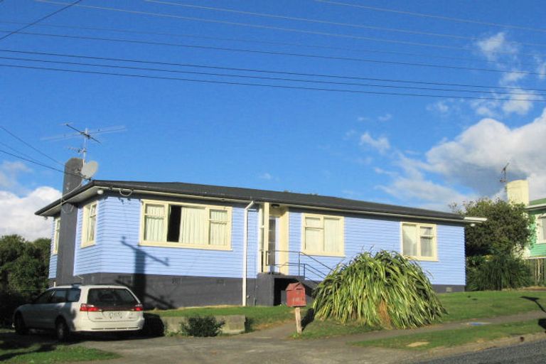Photo of property in 19 Sievers Grove, Cannons Creek, Porirua, 5024