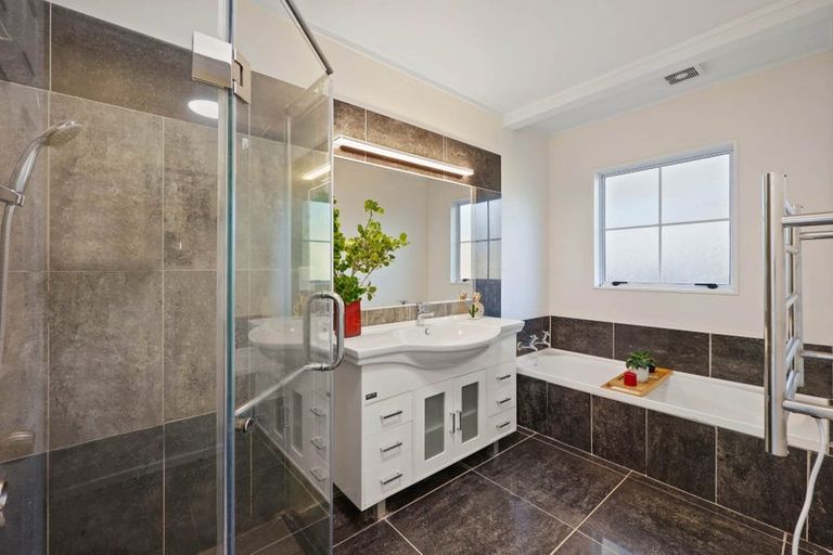 Photo of property in 36 Matterhorn Crescent, Northpark, Auckland, 2013