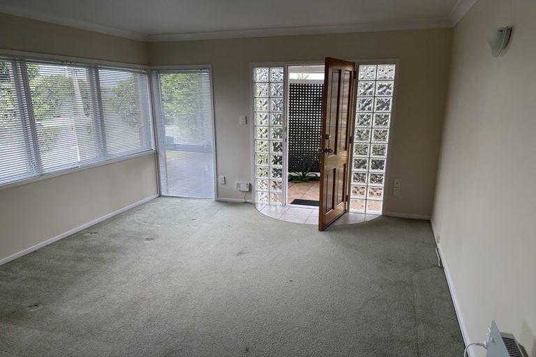 Photo of property in 1/9 East Coast Road, Milford, Auckland, 0620