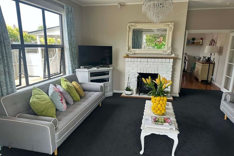 Photo of property in 74 Naples Street, Martinborough, 5711