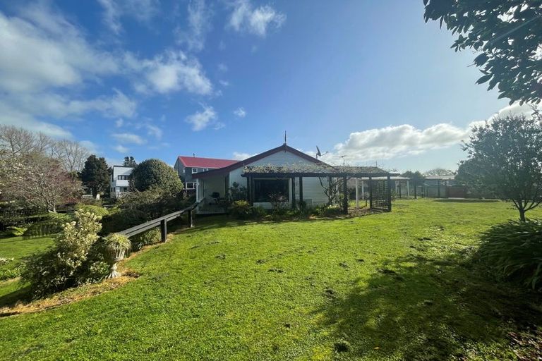 Photo of property in 19 Nikau Street, Inglewood, 4330