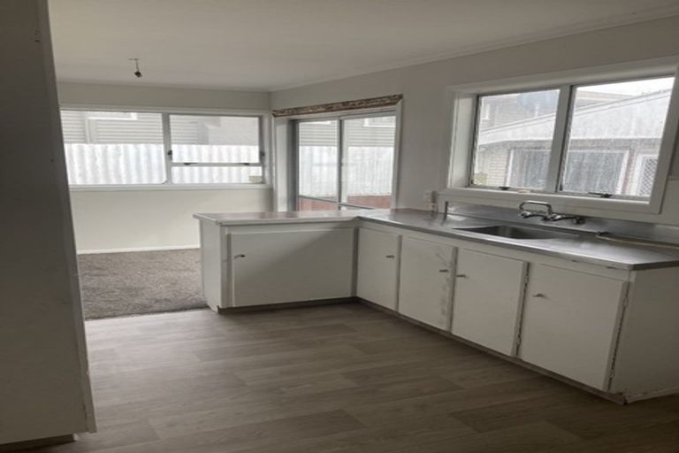 Photo of property in 4 Balfour Road, Manurewa, Auckland, 2102