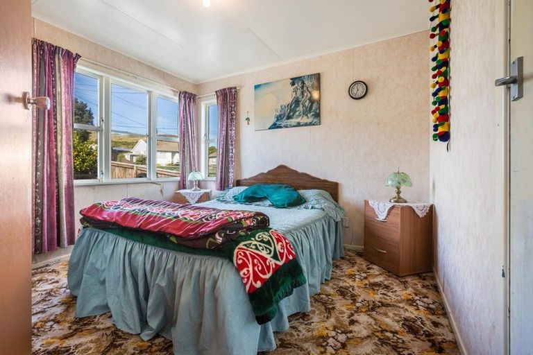 Photo of property in 79 Driver Crescent, Cannons Creek, Porirua, 5024