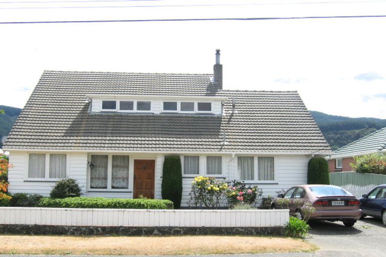 Photo of property in 16 Courtenay Road, Heretaunga, Upper Hutt, 5018