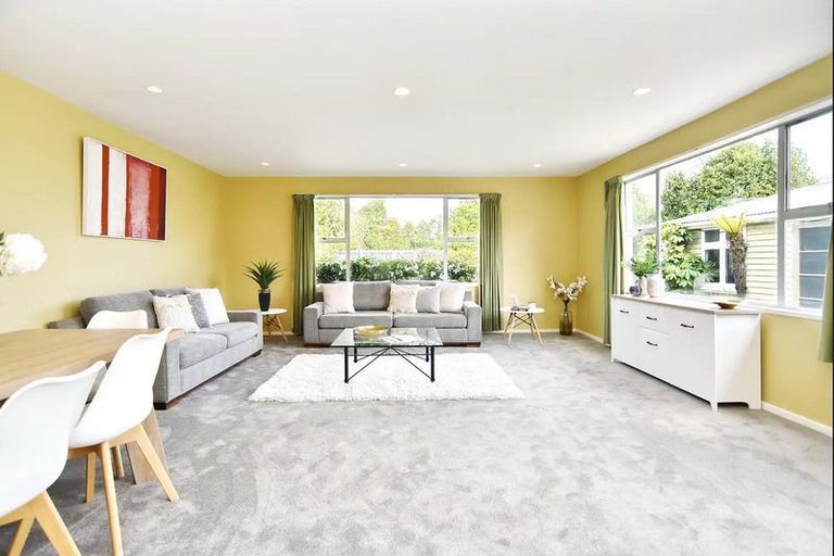 Photo of property in 17 Bateman Avenue, Bryndwr, Christchurch, 8053