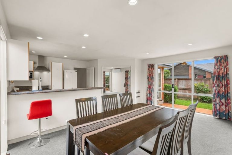 Photo of property in 4 Rosefield Lane, Northcote, Christchurch, 8052