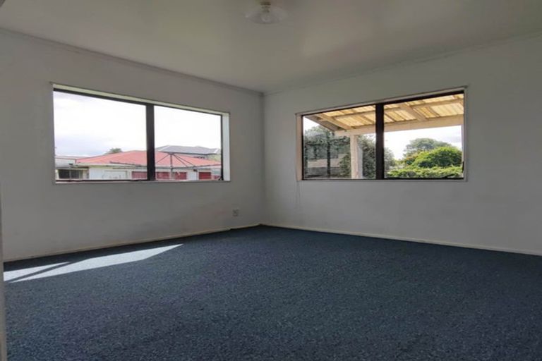 Photo of property in 2 Henwood Road, Mangere East, Auckland, 2024