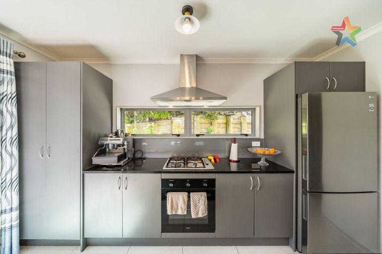 Photo of property in 18 Cresswell Place, Johnsonville, Wellington, 6037