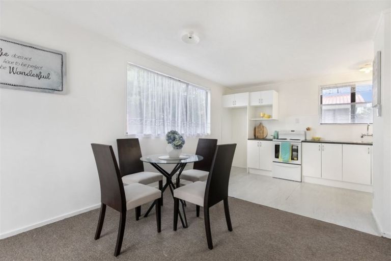 Photo of property in 2/61 Redcrest Avenue, Red Hill, Papakura, 2110