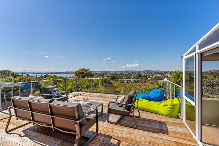 Photo of property in 37 Mellons Bay Road, Mellons Bay, Auckland, 2014