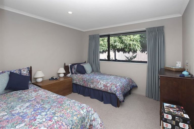 Photo of property in 4 Vaughan Way, Redwood, Christchurch, 8051