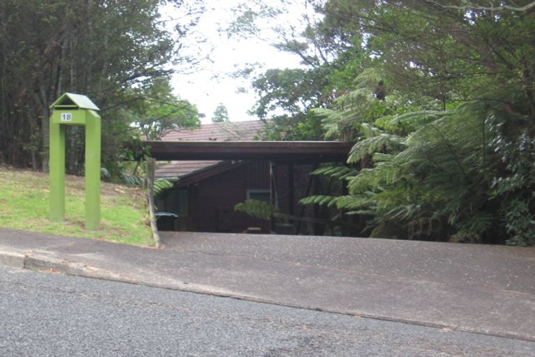Photo of property in 18 West Glade Crescent, Birkenhead, Auckland, 0626
