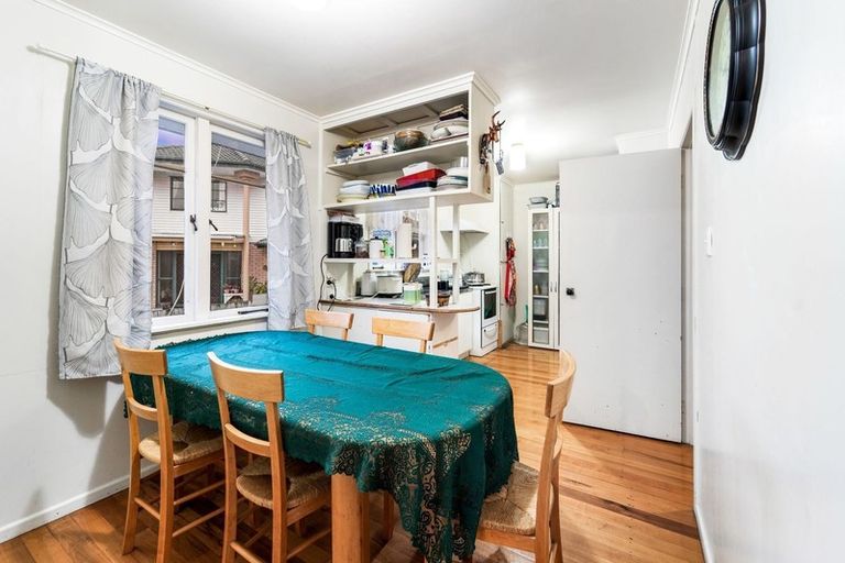 Photo of property in 17 Kuaka Place, New Lynn, Auckland, 0600