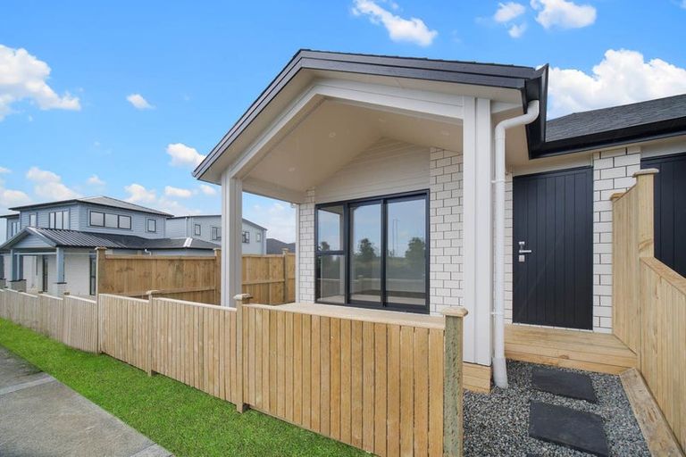 Photo of property in 6 Rorotu Avenue, Karaka, Papakura, 2113