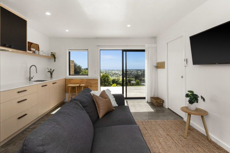 Photo of property in 3 Te Roera Drive, Taradale, Napier, 4112