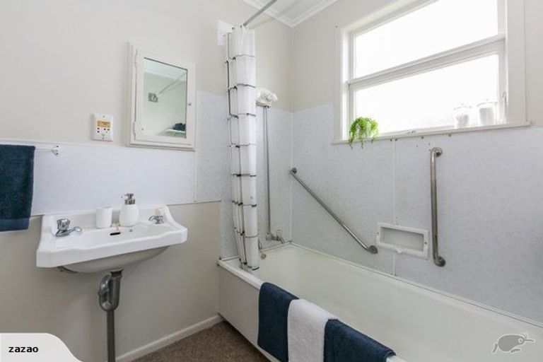 Photo of property in 2/502 Saint Aubyn, Hastings, 4122