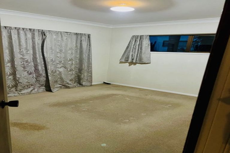 Photo of property in 26 Kingsclere Place, Goodwood Heights, Auckland, 2105