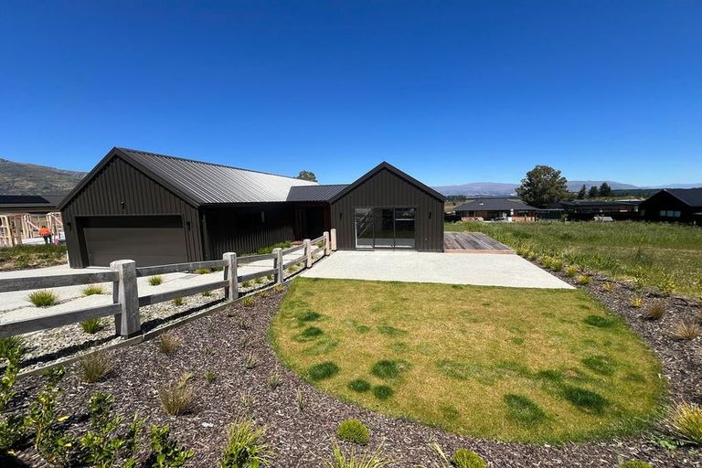 Photo of property in 10 Tomtit Crescent, Lake Hawea, 9382