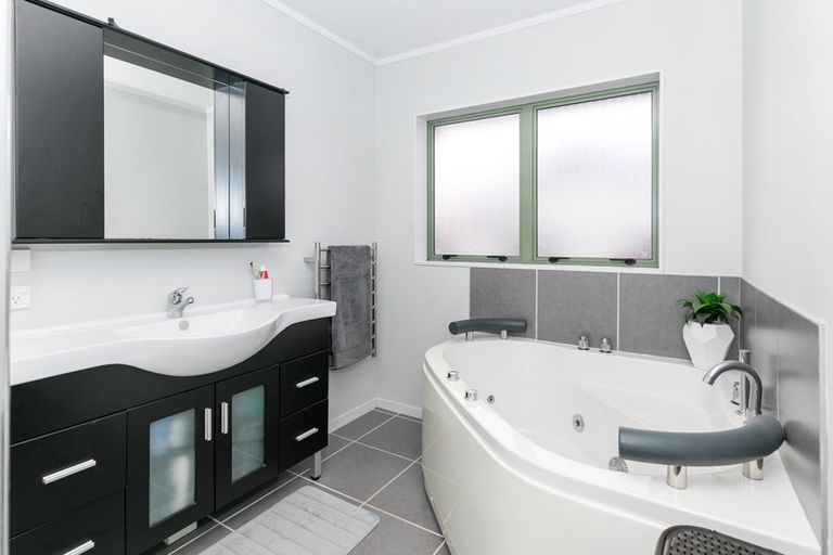 Photo of property in 4 Glenburn Place, Nawton, Hamilton, 3200