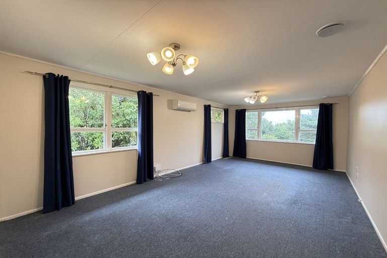 Photo of property in 13 Jane Grove, Paparangi, Wellington, 6037