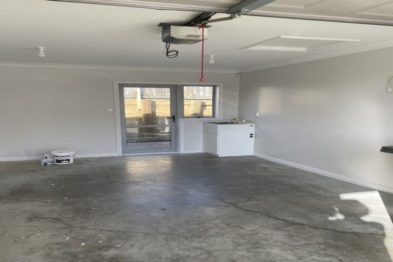 Photo of property in 3 Trelawn Place, Cockle Bay, Auckland, 2014