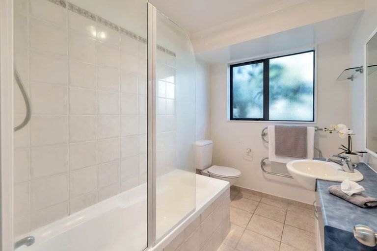 Photo of property in 34 San Valentino Drive, Henderson, Auckland, 0612