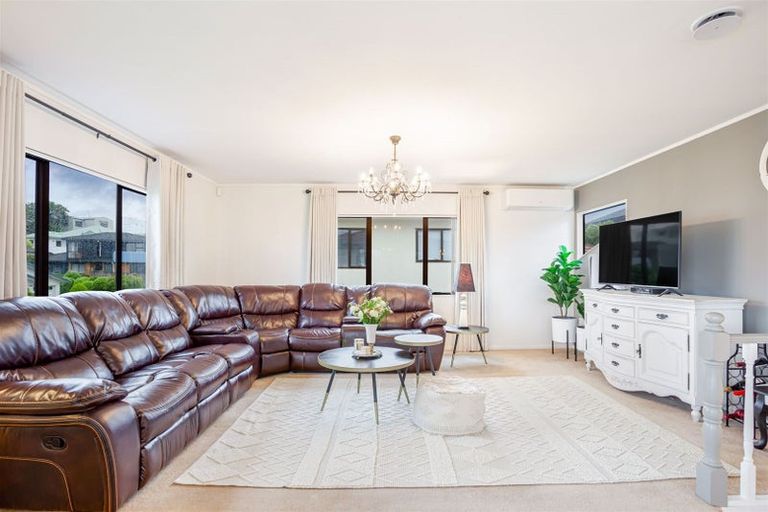 Photo of property in 1/1 Bluefin Way, West Harbour, Auckland, 0618