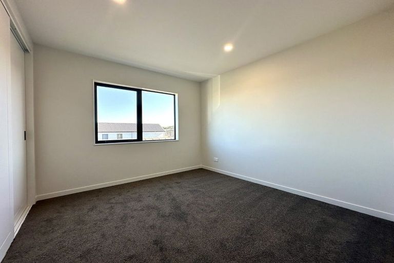 Photo of property in 32 Papai Lane, Massey, Auckland, 0614