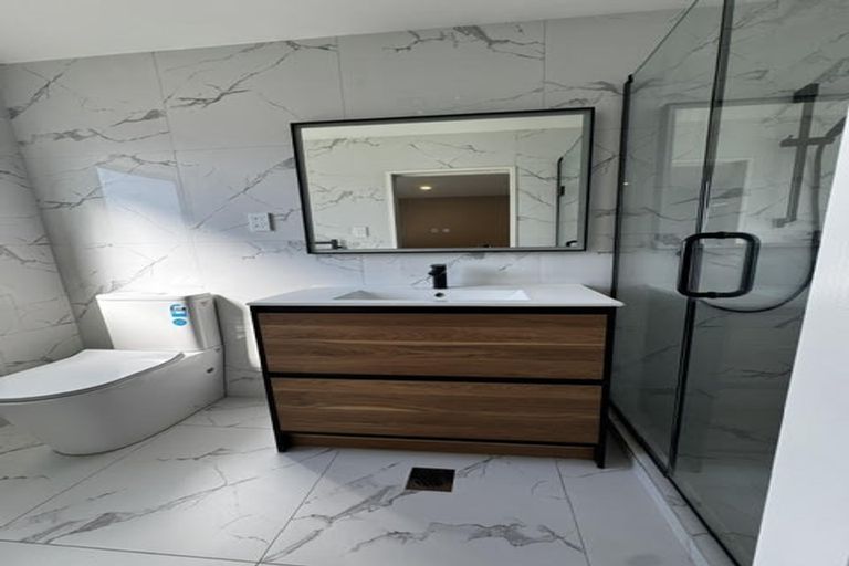 Photo of property in 49c Riverton Drive, Randwick Park, Auckland, 2105