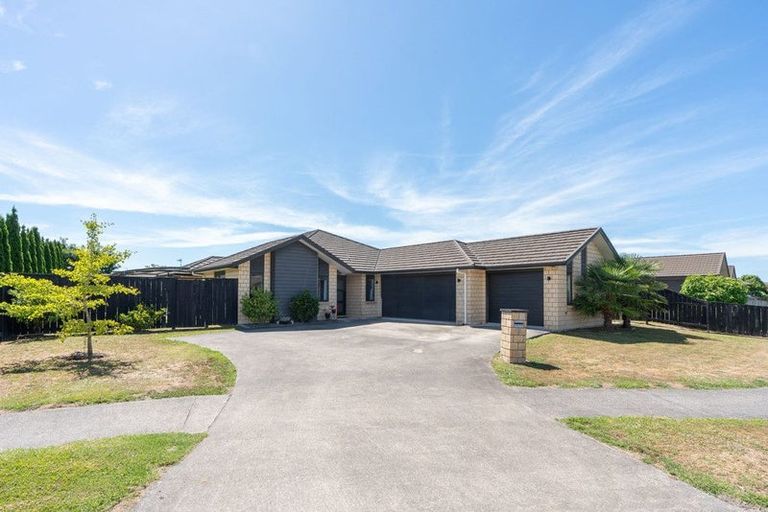 Photo of property in 28 Whitney Place, Rototuna North, Hamilton, 3210