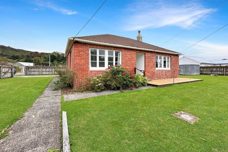 Photo of property in 68 Seddon Street, Naenae, Lower Hutt, 5011