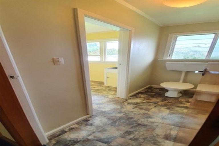 Photo of property in 3 Balmoral Street, Waimate, 7924