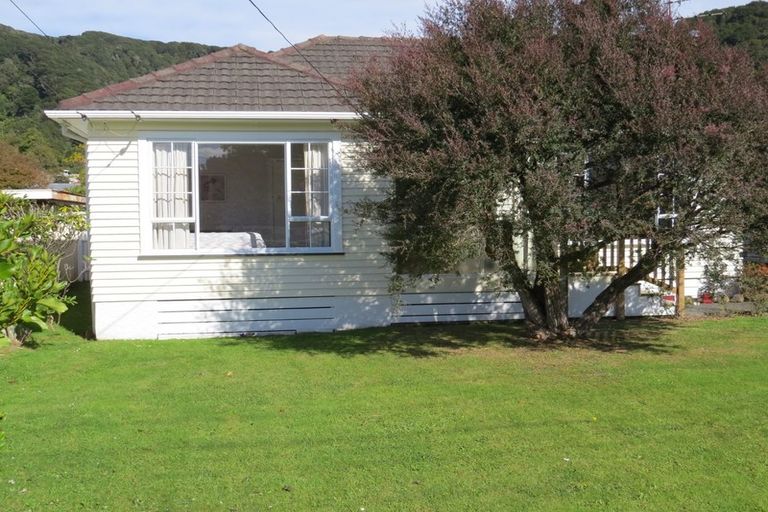 Photo of property in 165 Wainuiomata Road, Wainuiomata, Lower Hutt, 5014