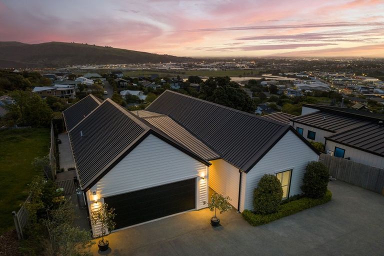 Photo of property in 285 Cannon Hill Crescent, Mount Pleasant, Christchurch, 8081