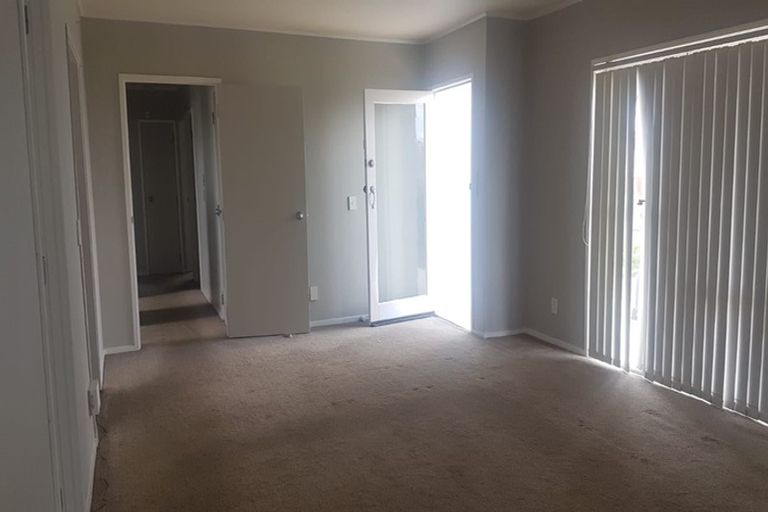 Photo of property in 2 Sunlands Drive, Manurewa, Auckland, 2102