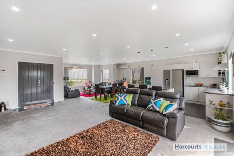 Photo of property in 14 Ebanjane Way, Clendon Park, Auckland, 2103