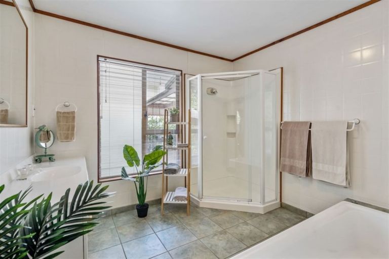 Photo of property in 13 Hiwihau Place, Glenfield, Auckland, 0629