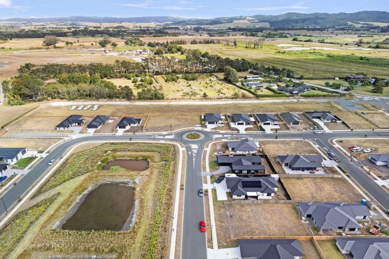 Photo of property in 32 Te Piriti Road, One Tree Point, 0118