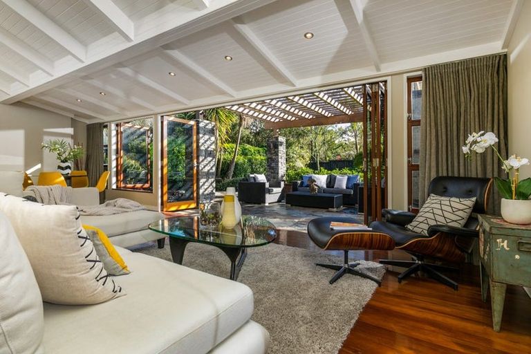 Photo of property in 1 The Knoll, Greenhithe, Auckland, 0632