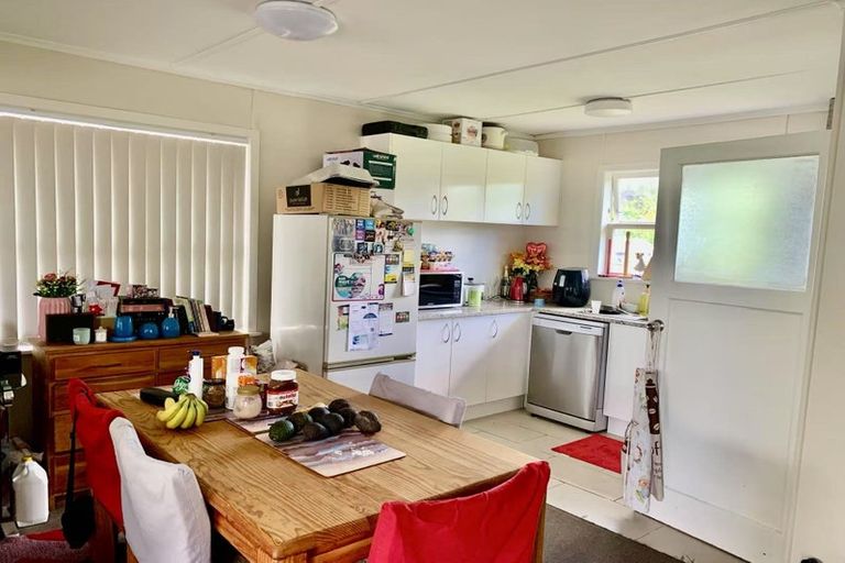 Photo of property in 17 Woodstock Road, Forrest Hill, Auckland, 0620
