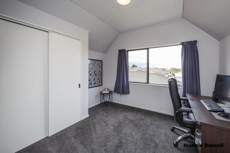 Photo of property in 41 Dalfield Place, Highbury, Palmerston North, 4412