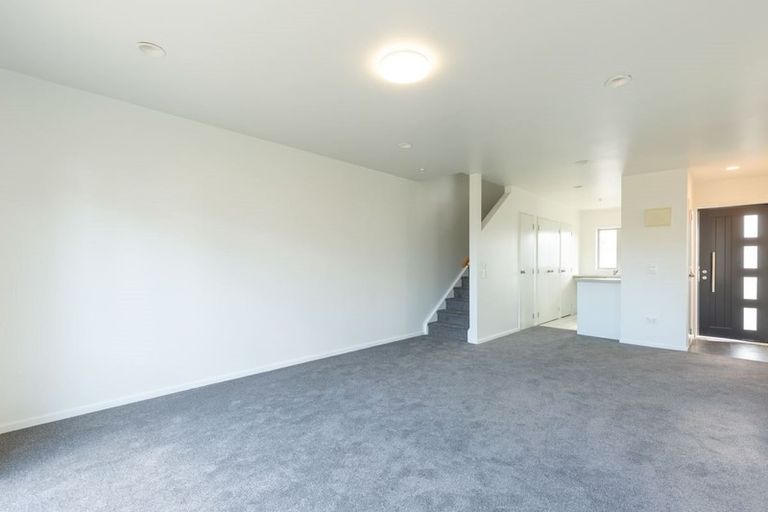 Photo of property in 7/6 John Jennings Drive, Oteha, Auckland, 0632