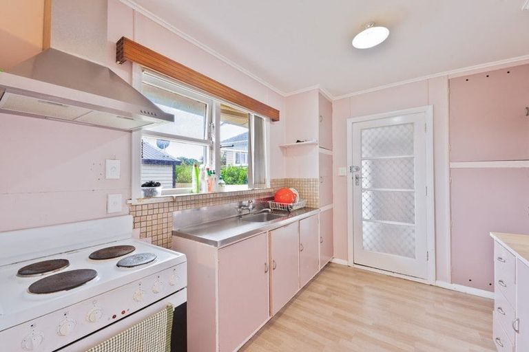 Photo of property in 28 Ellen Street, Manurewa East, Auckland, 2102