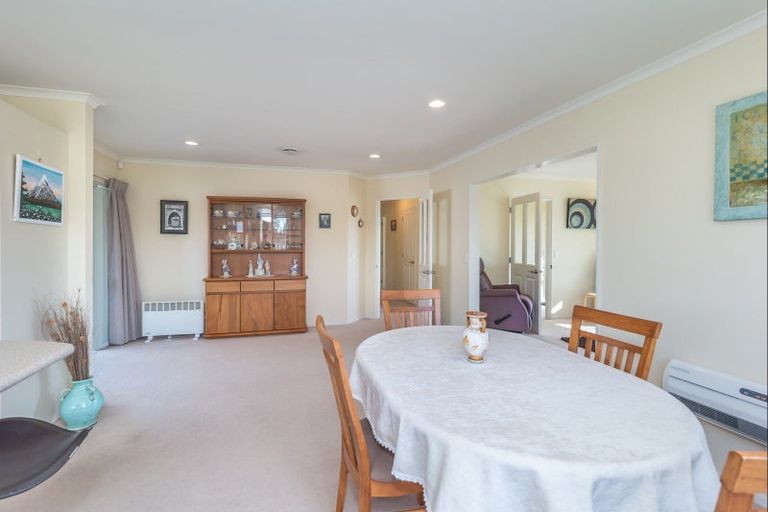 Photo of property in 68 Weraroa Road, Levin, 5510